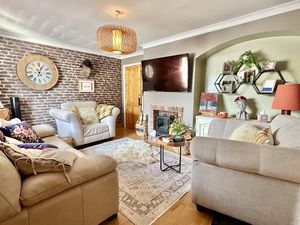 Lounge- click for photo gallery